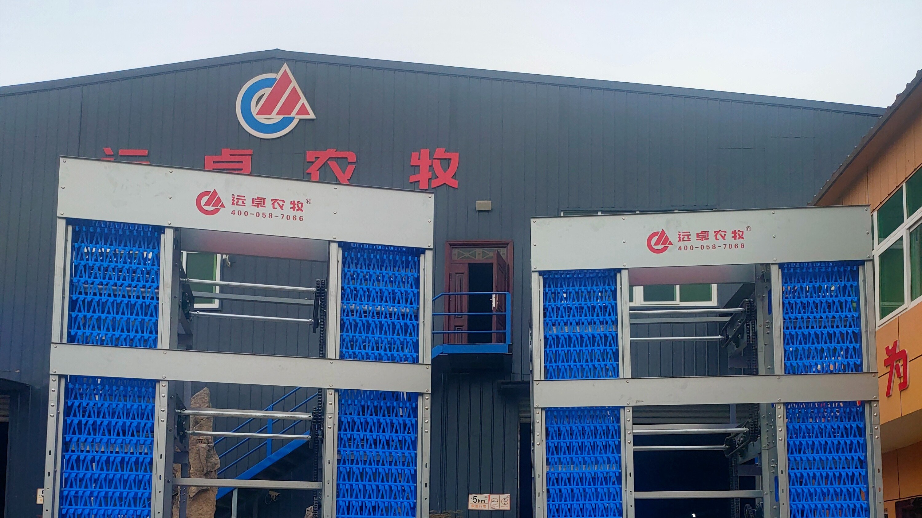 規(guī)模化養(yǎng)殖場(chǎng)應(yīng)對(duì)夏季高溫高濕，雞場(chǎng)要掌握這些技巧！